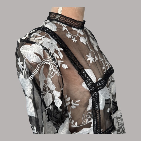 Gracia Black & White Floral Embroidered Long Sleeve Mesh Peplum Top L - Picture 6 of 16